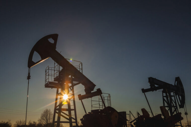 US crude premiums climb to record levels as Asia, Europe compete for supply