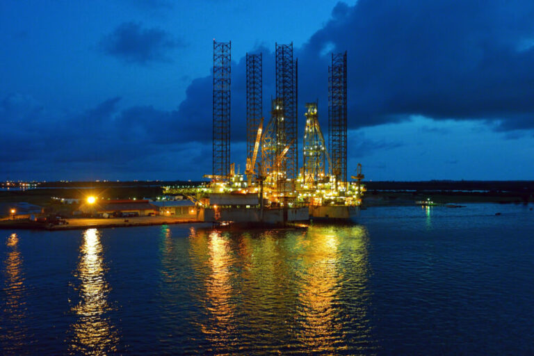 Transocean adds $445 million backlog with Petrobras drillship extension